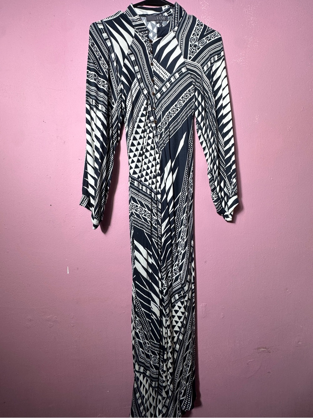 Black & White Geometric Print Maxi Dress with Long Sleeves